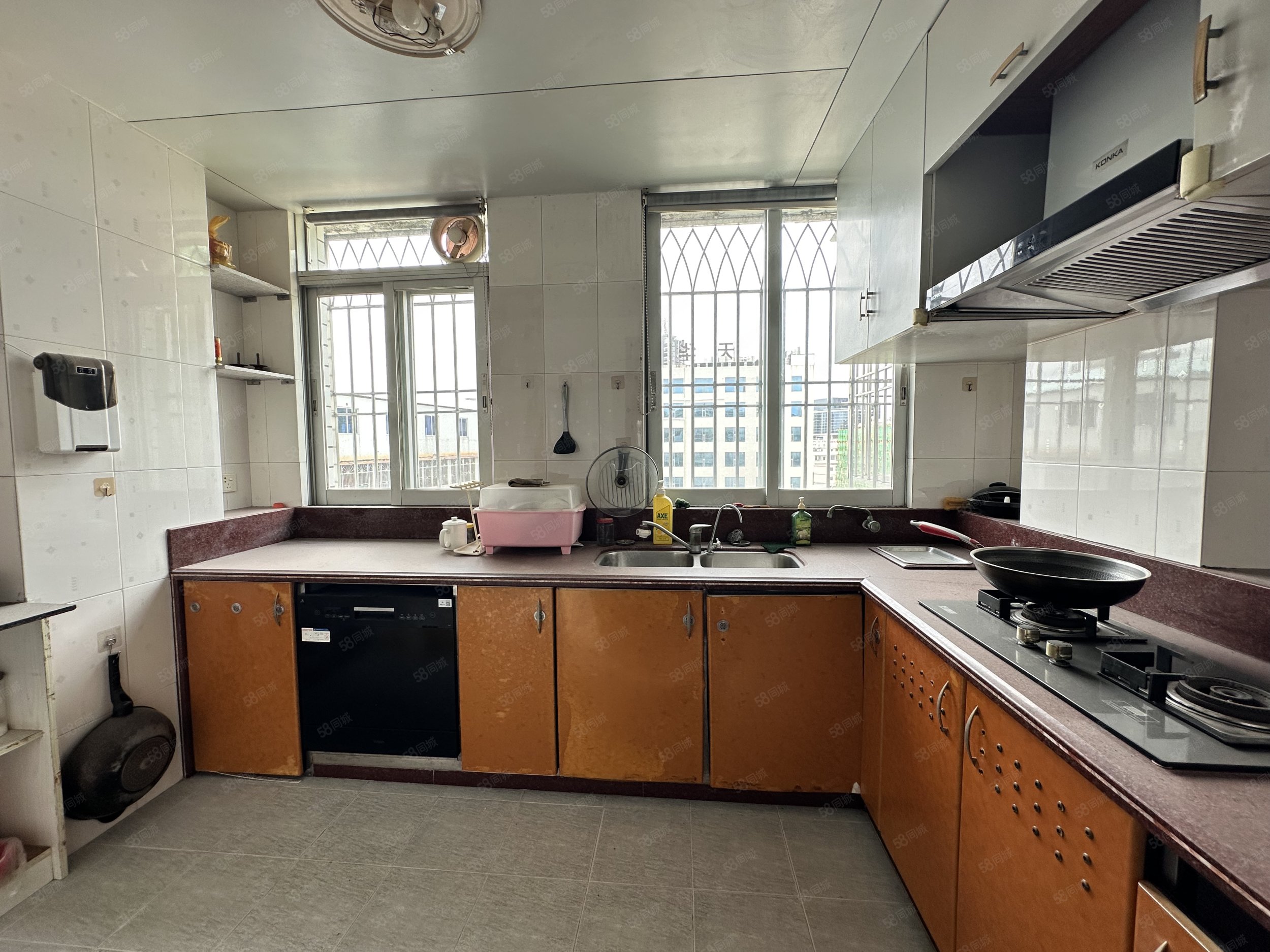 彩虹花园3室2厅2卫147㎡南北68万