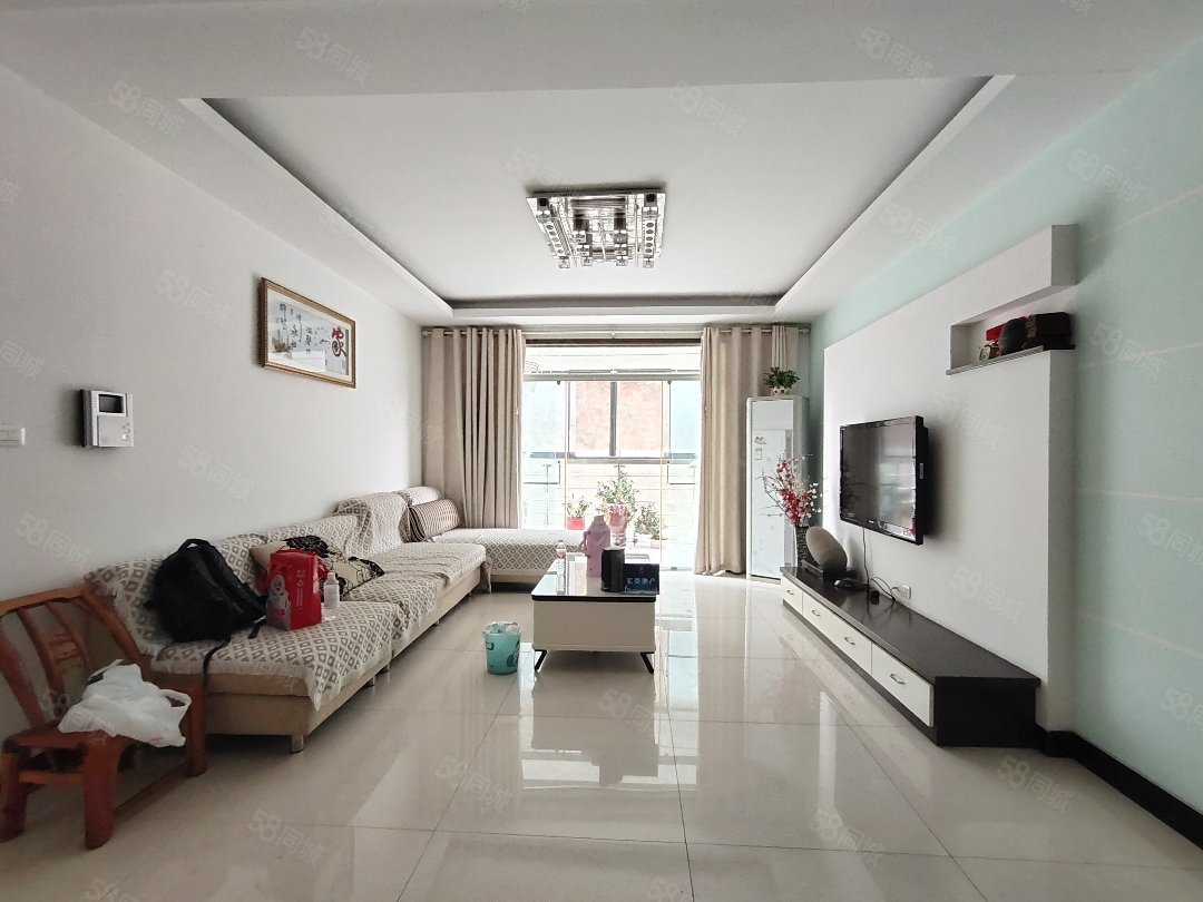 维多利亚3室2厅1卫112㎡南北73.8万