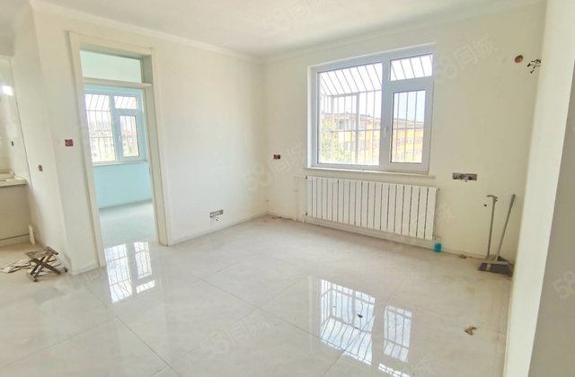 文轩本部,八中外国语,东关 ,正三室东边户,单价低,有钥匙