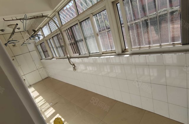 乐园小区 地下室带车位 小三居 小块菜地 诚意出售