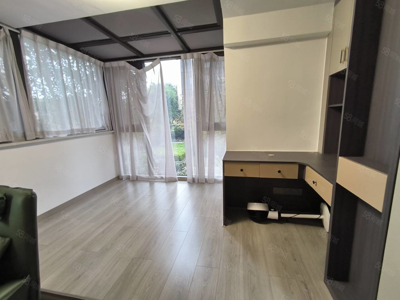 港中旅公元6室2厅3卫230㎡南北196万