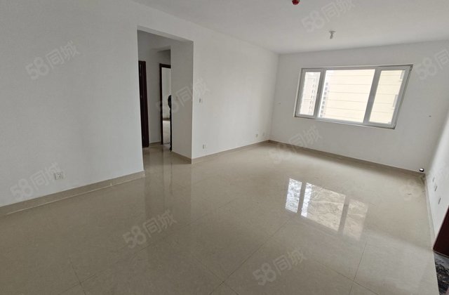 大润发 昌润莲城旁 单价6000 交房未住 走一手 带储藏室