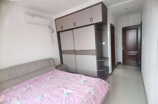 实验月亮湾C区，135平105万，房东急售，免大税月亮湾D去