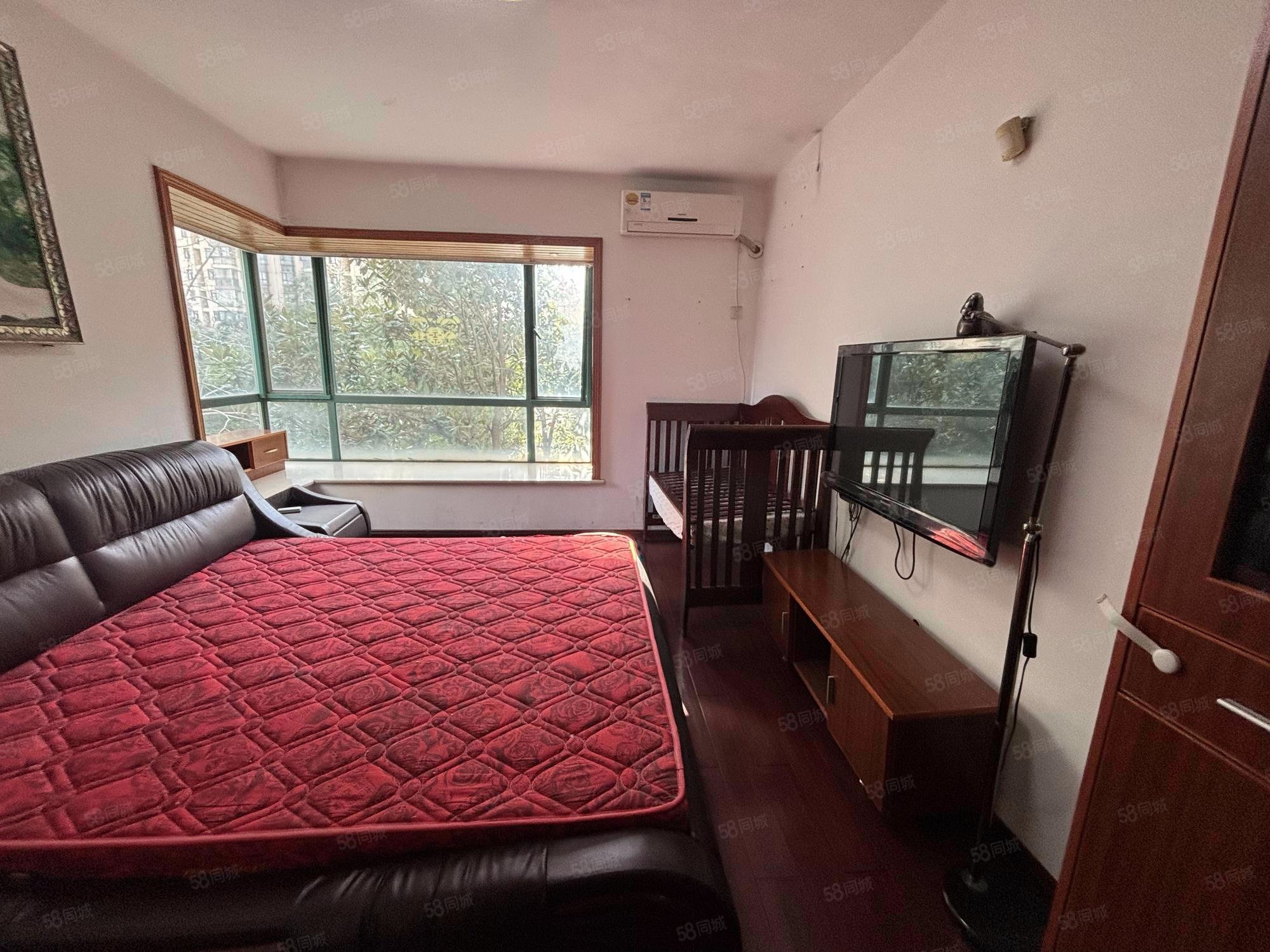 天骥俊园3室2厅2卫135.39㎡南北99万