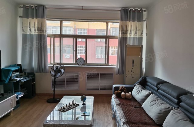 卫育路 市医院 单位房  3室2厅1卫136平方