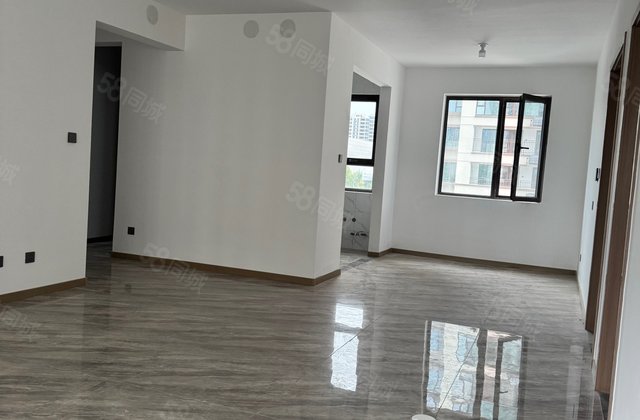 财信学府印象，三叶草 ，大平层   实验总高18带车储