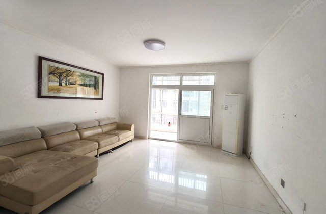 湖边房源，城市主人名人苑三期电梯洋房，三室两卫，看房方便。