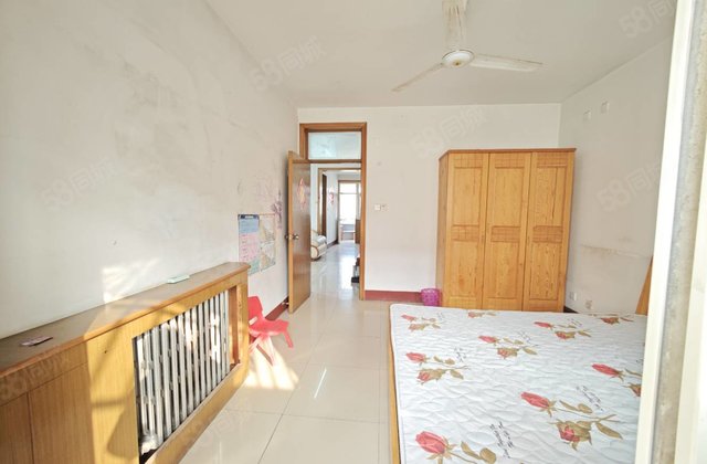 兴华路火车站附近柳泉花园中间层边户三室两厅