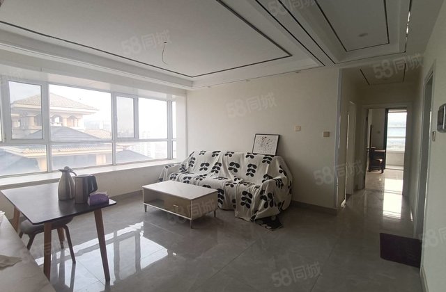 低价出售金柱月亮湾带车位双卫 电梯房 小三居 精装可拎包入住