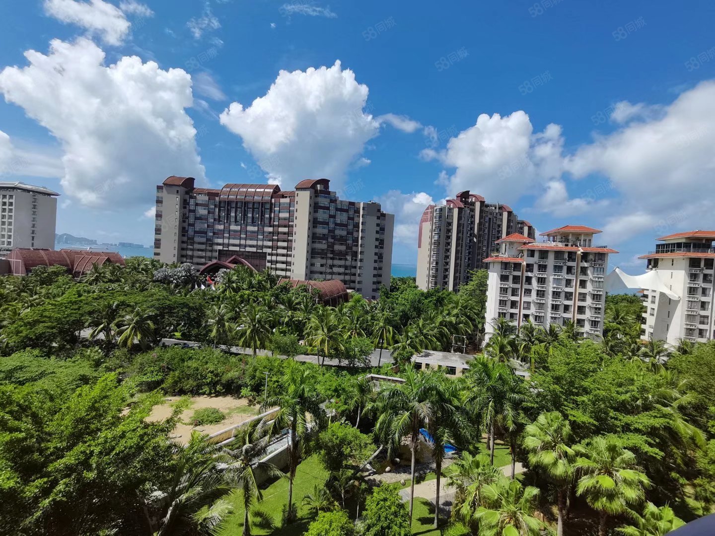 三亚湾一线海景房 阳光棕榈泉两房双阳台 单价两万多