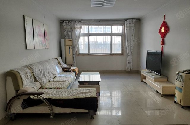 市医院附近颐和园一楼三室两厅两卫可按揭送超大储藏室停车方便