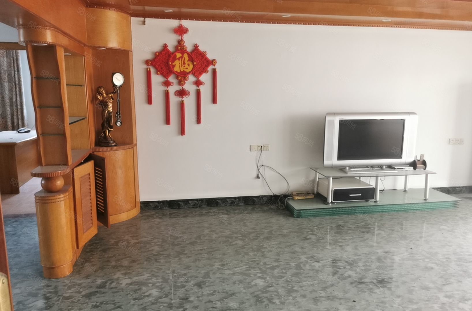 金田花园3室2厅2卫130㎡东58万