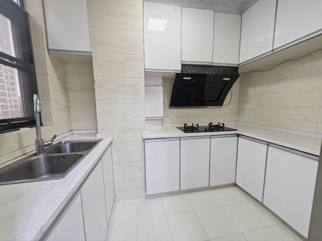 大洋五洲3室2厅2卫112㎡南北63.9万