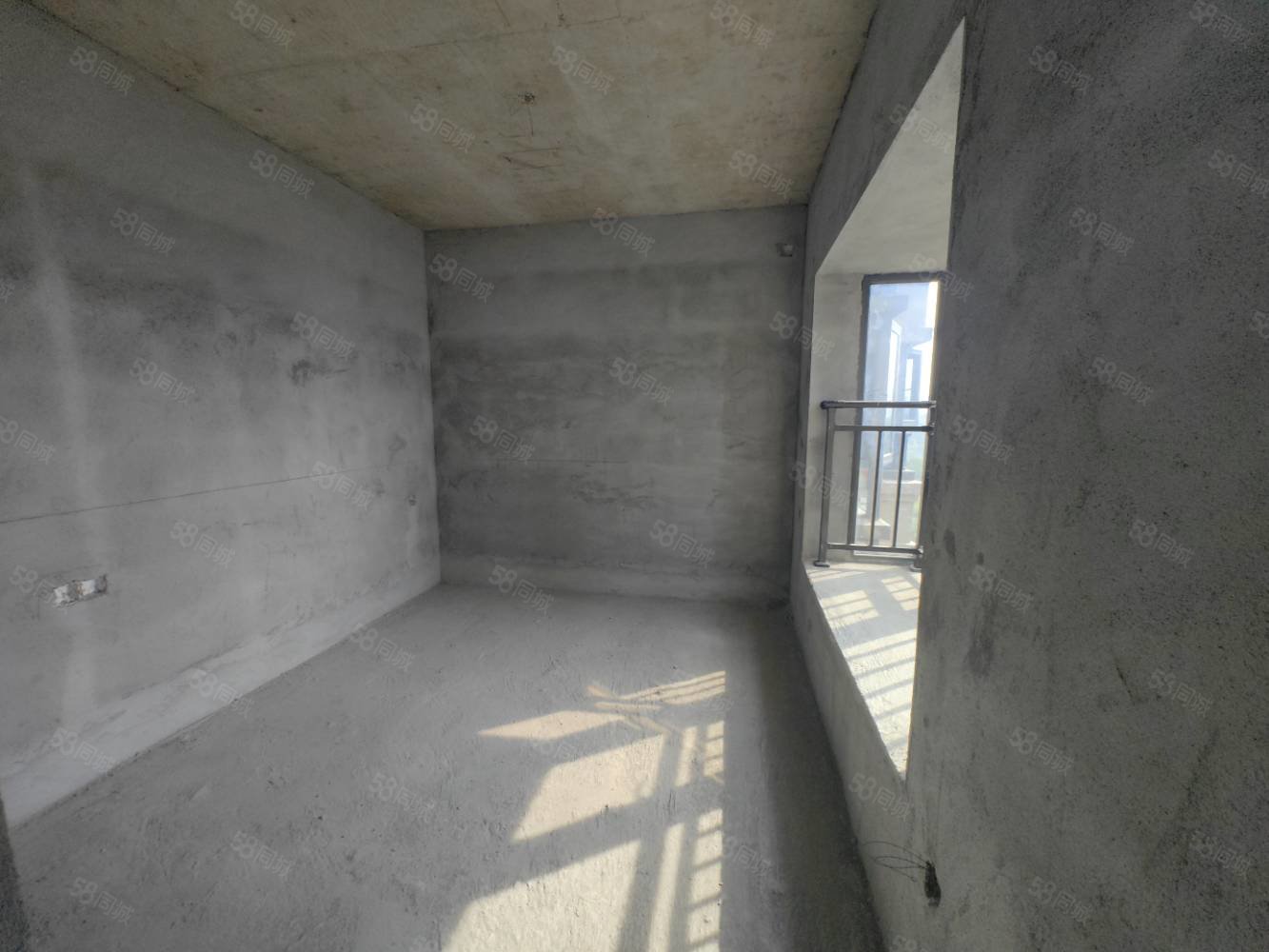 恒大绿洲4室2厅2卫150㎡南北87.8万