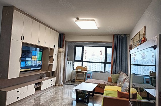 莲湖新城 三室超高性价比 带车位储藏室 免大税 精装拎包入住