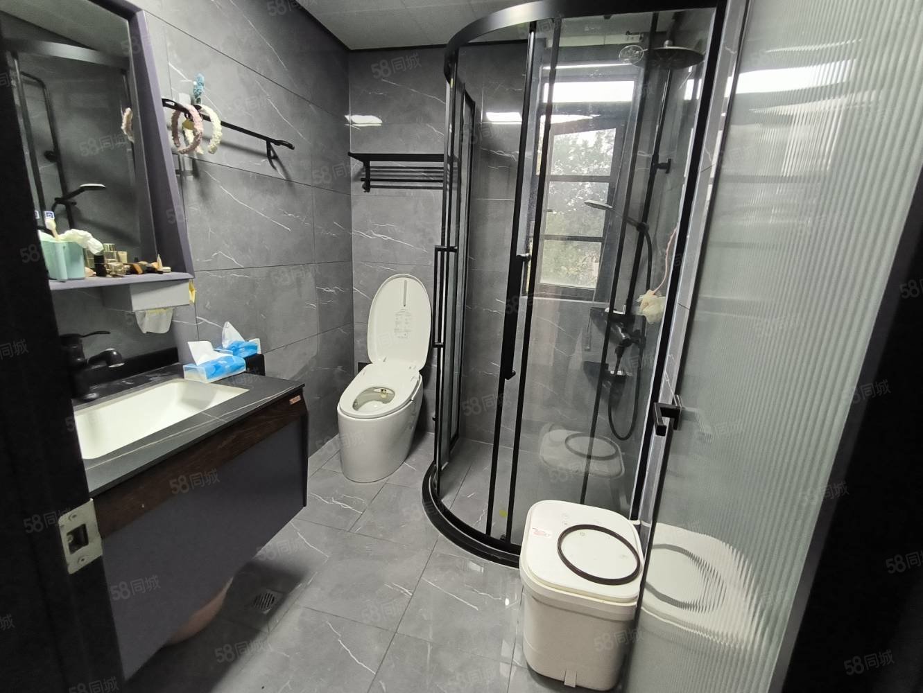 港中旅公元6室2厅3卫230㎡南北196万