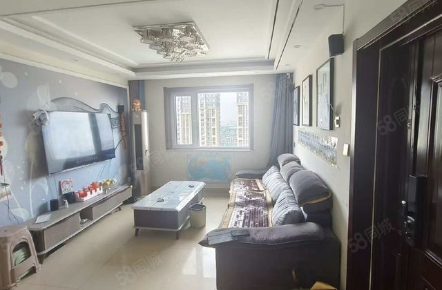 先锋社区 精装三居室 带车位 储藏室