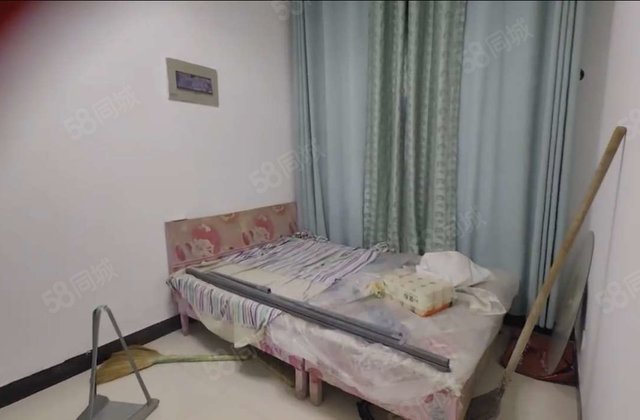 文轩东校 实验，三室带80平大院，64.9包过户一套