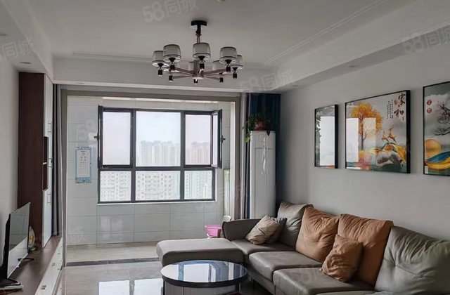 莲湖湾 莲湖新城     的一套！三叶草户型带车储