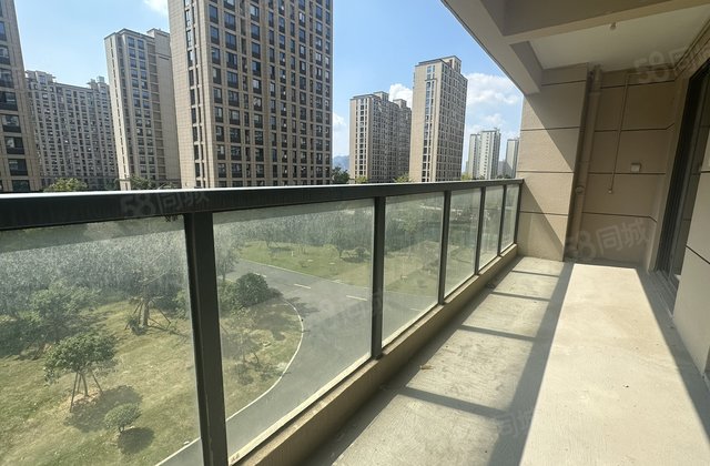 飞龙湖畔3室2厅121㎡85.8万二手房图片