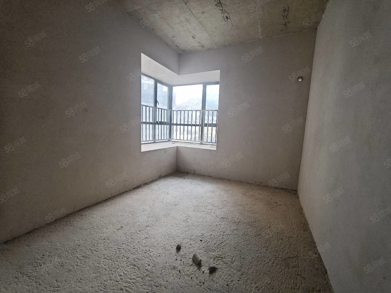 沁香园5室2厅2卫168㎡南北48.8万