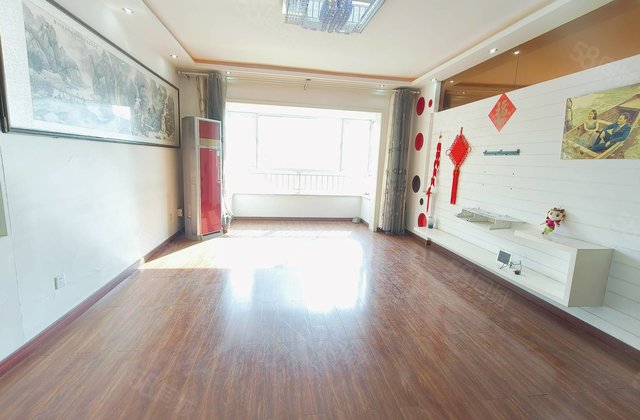 花园北路阿卡迪亚 装修好 带车位地下室四室两厅两卫小高层