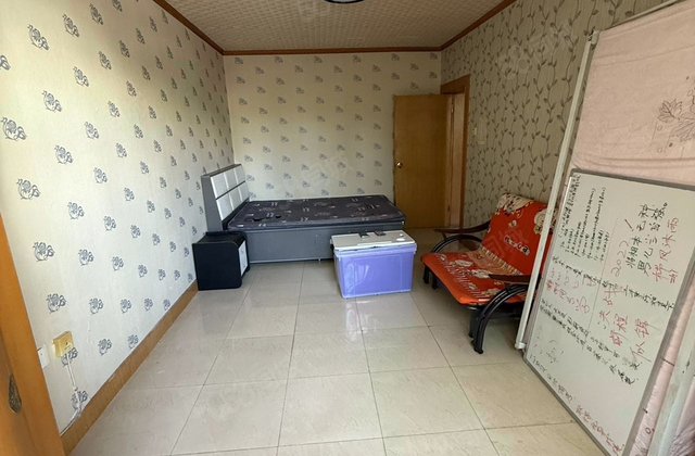 新疆维吾尔自治区党校住宅小区(天山区)2室2厅65㎡177万二手房图片