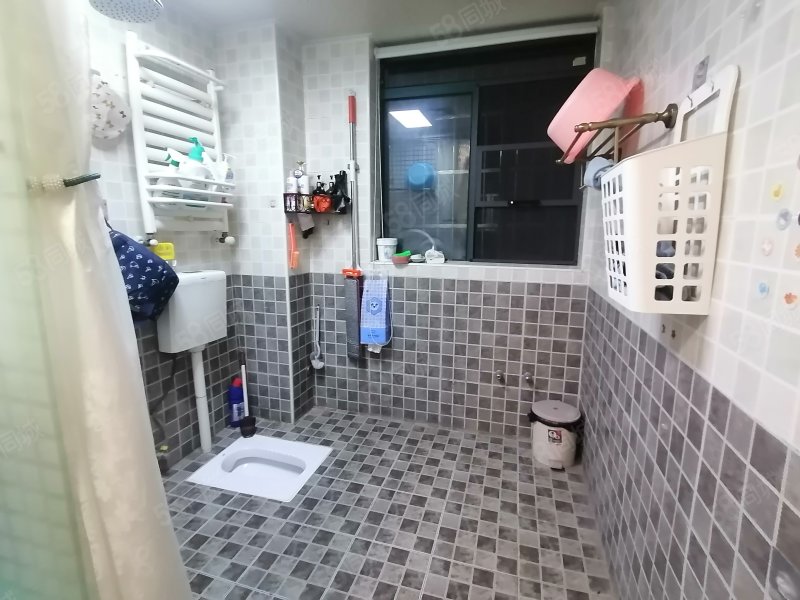 西湖明珠(孝南)3室2厅2卫141.06㎡南北73万
