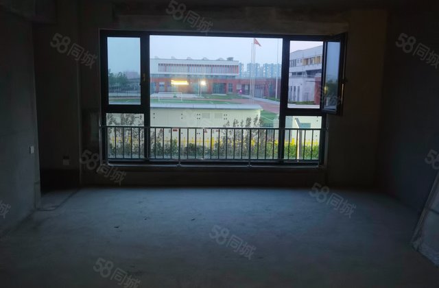 山河城4室2厅145㎡150万二手房图片