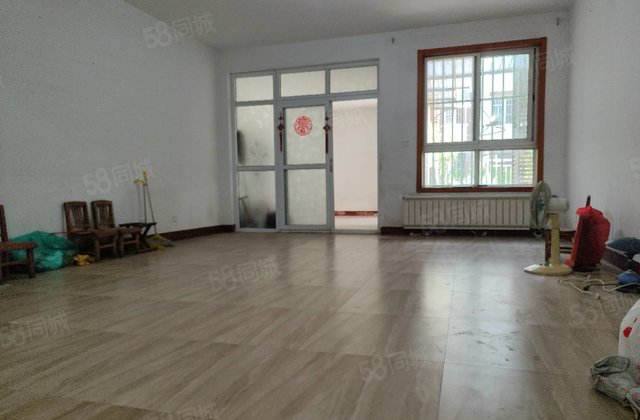 城市主人洋房1楼带院儿 可变3室 4 8宽客厅 有钥匙