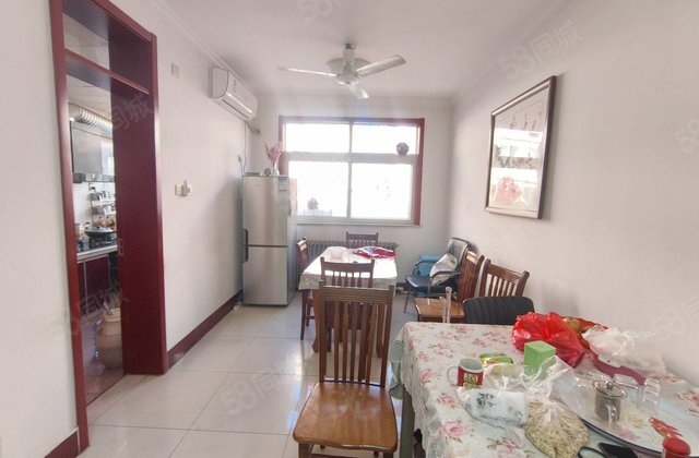 公园附近，英特，六中，带储藏室免大税好楼层，急售公摊小隔三室