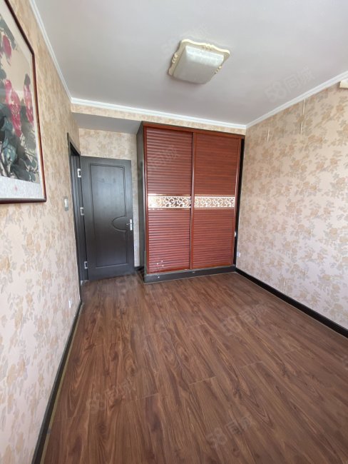 【10图】水岸豪庭四楼三室两厅精装修大产带储藏室近邻博山十中山头