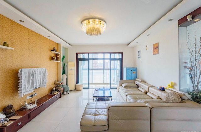 藏珑湖上国际花园4室2厅153.32㎡135万二手房图片