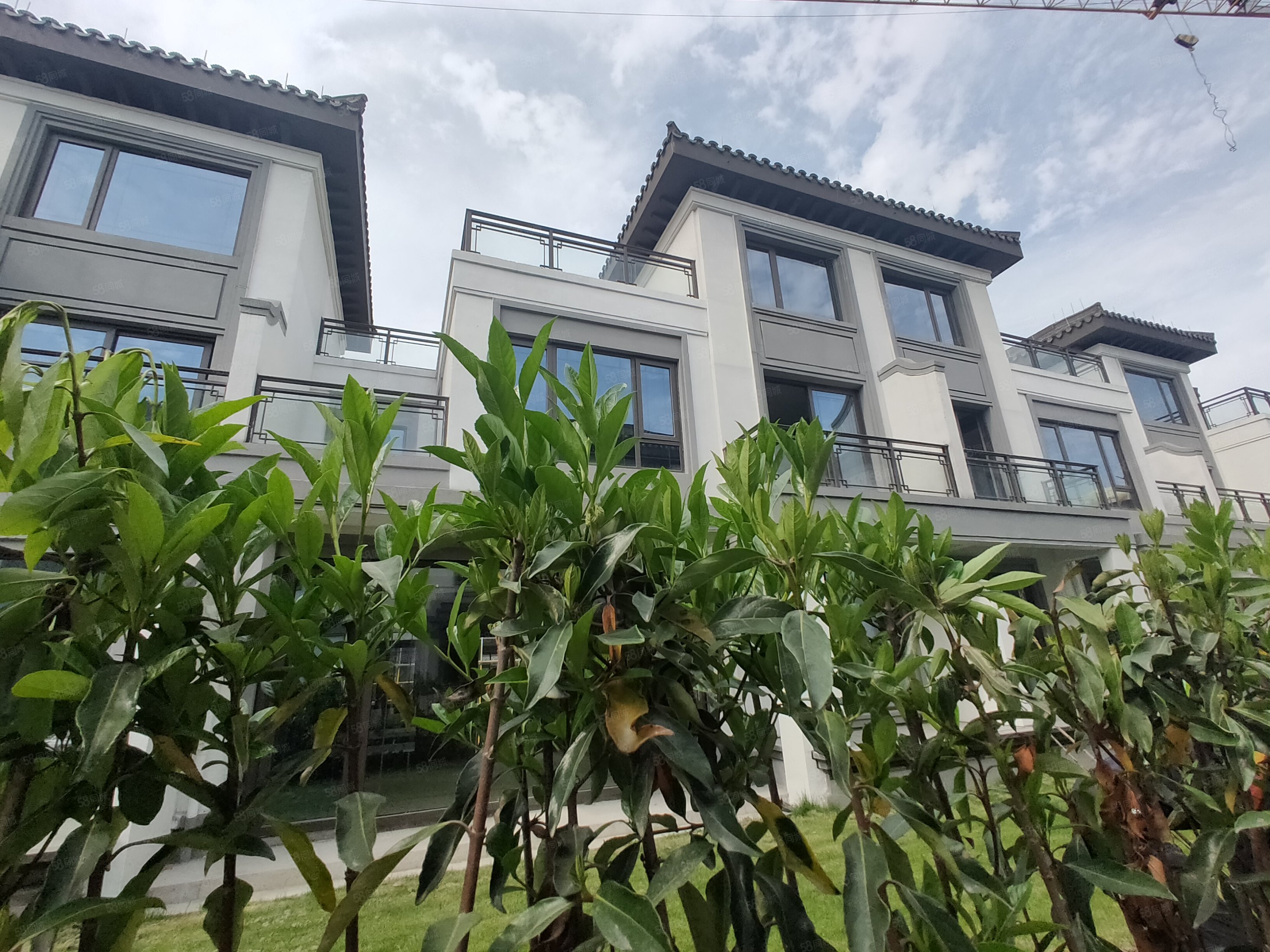 云澜湾七里别墅4室2厅4卫190㎡南北330万