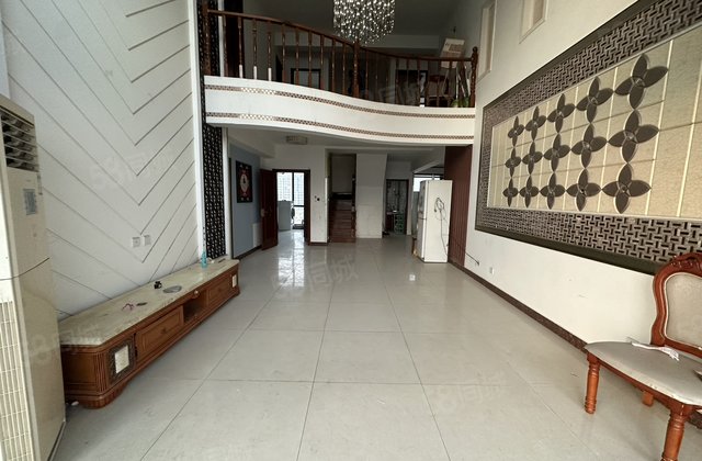 市医院 运河边 中通三期 挑空复式 视野超棒 五室三卫有钥匙