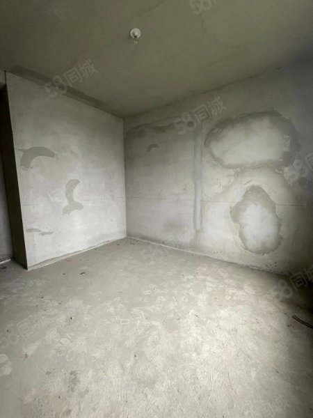 吉粮康郡3室2厅1卫118㎡南北48万