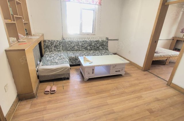 文轩中学南20   龙山北区 财局 检察院 三室 东边户