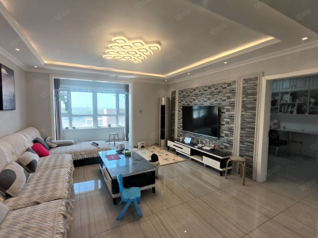 青湖铭城3室2厅2卫150㎡南北65万