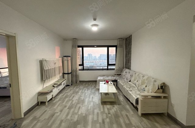 小区环境非常好，一梯一户，带车储，免大税，诚心卖，看房方便