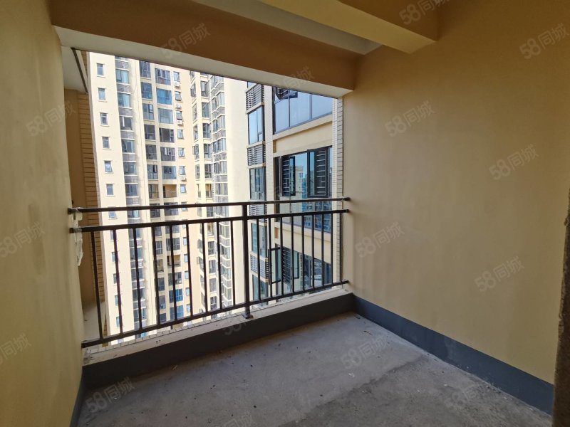 【10图】工业大学正对面 春藤公馆 毛坯3加1户型 中层,春藤公馆-株洲