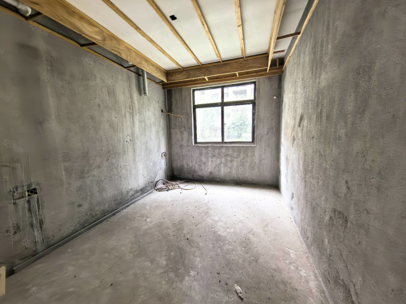 北湖湾8室2厅5卫215㎡南北200万