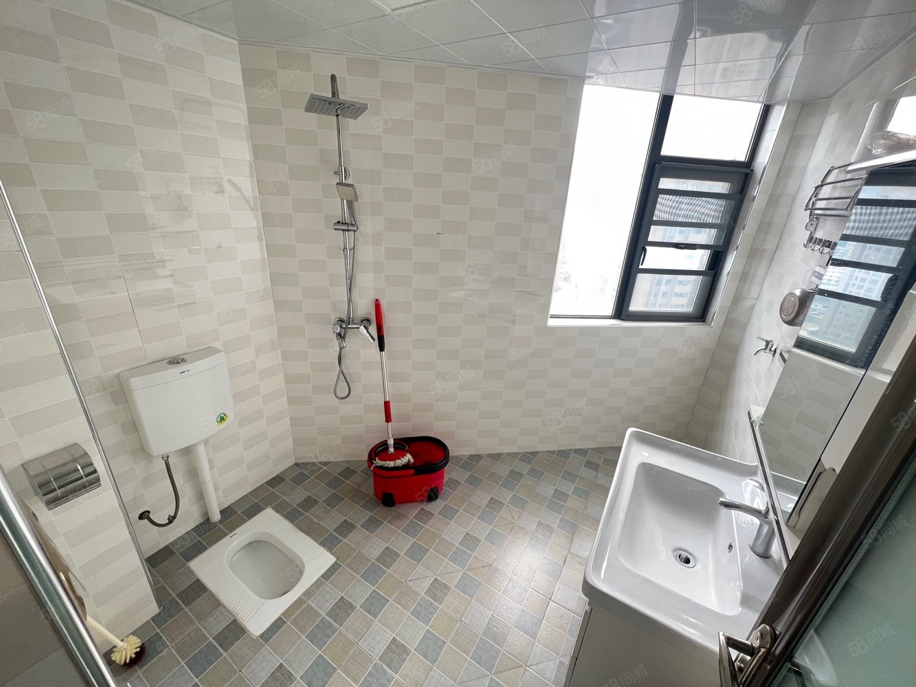 朗琴国际3室2厅1卫100㎡南北65万