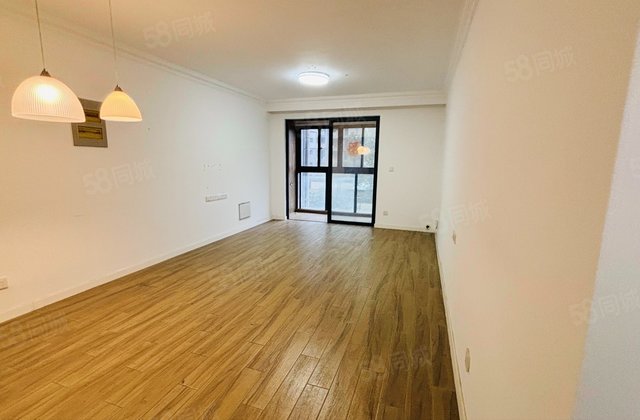 华丽家族太湖汇景(三期)4室2厅135.47㎡102万二手房图片