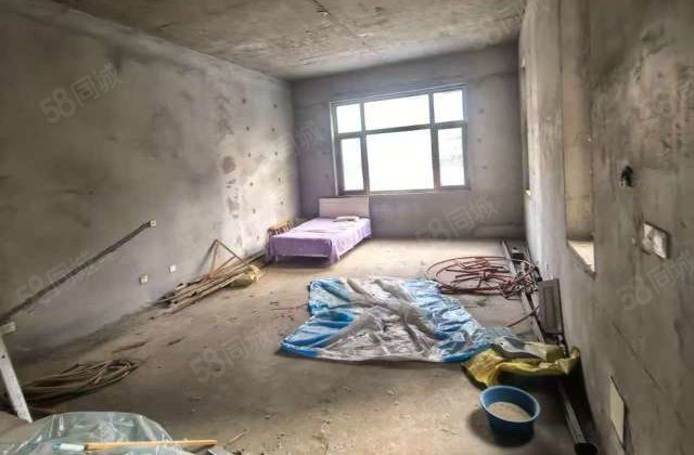 盛世天湖 带300平大院子5室3厅 看房方便 有钥匙