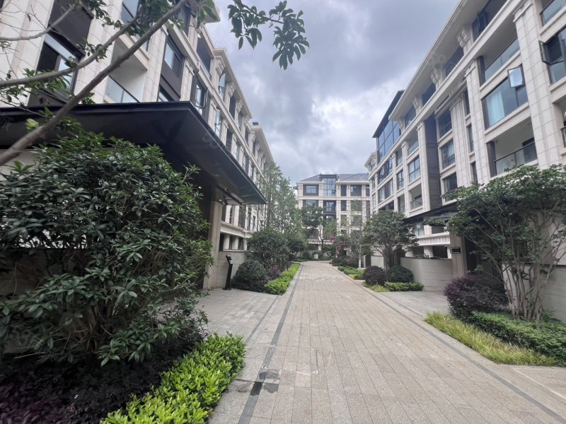 洋房 带前后花园130平米带2层地下室带车位急售,海东俊园(2期)-昆明58