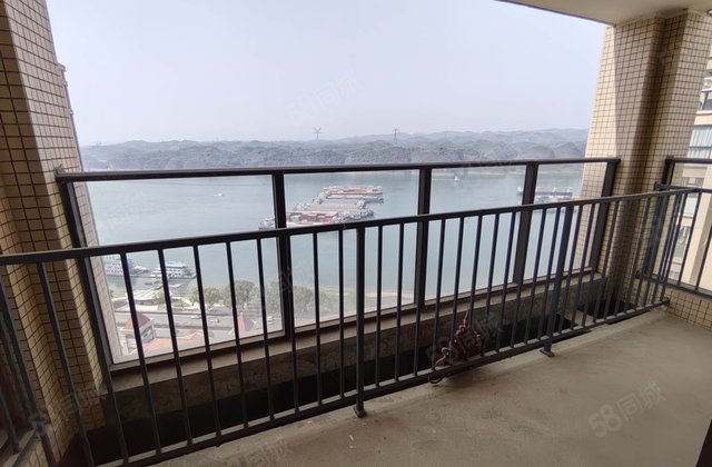 中铁龙盘湖世纪山水(公寓住宅)4室2厅135㎡73万二手房图片