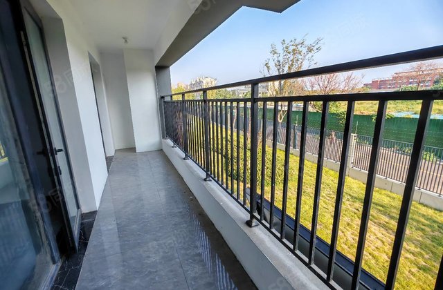 二中南邻130来万买儒辰345楼四室四叶草 车储有 需全款