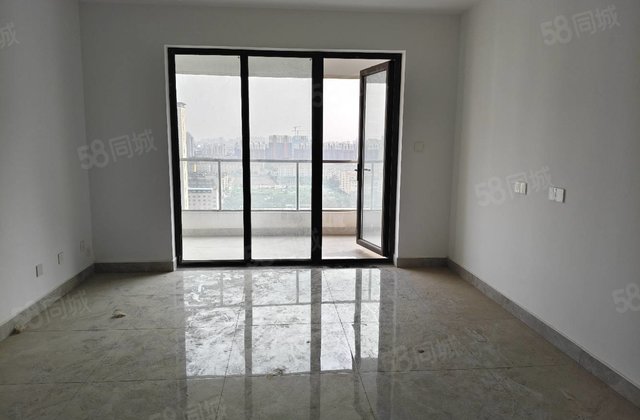 万达附近，新小区江山印，三室双卫