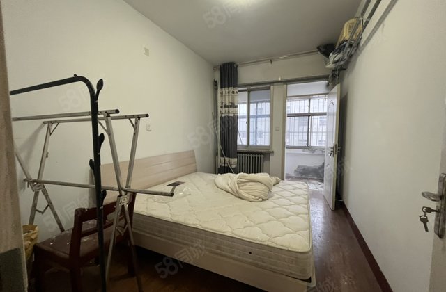 急售，一中东邻，文轩外国语一墙之隔，三室朝阳双阳台