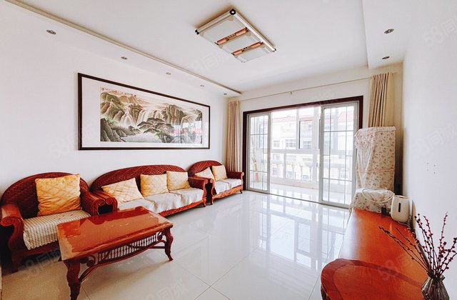 名人苑二期 东昌湖边 电梯洋房 四室两厅两卫 房东诚心出售